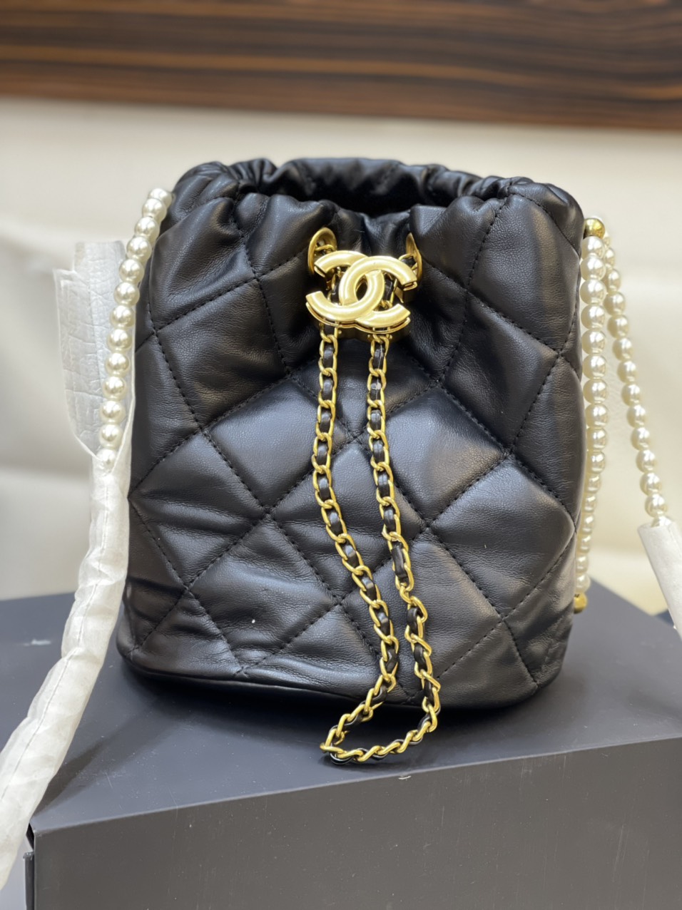 Túi Xách Chanel Drawstring Super Pearl String In Black Size 18cm